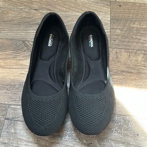 Black ballet flats